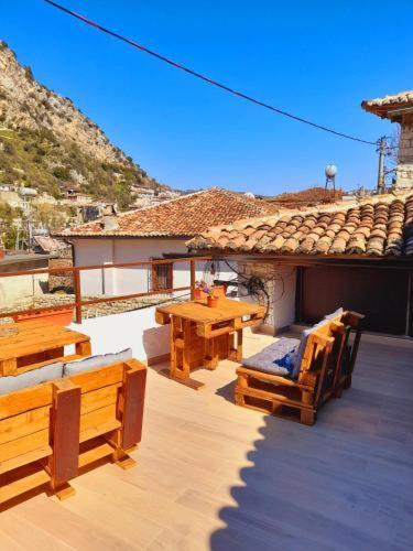 Edward Lear Hotel Berat Exterior photo