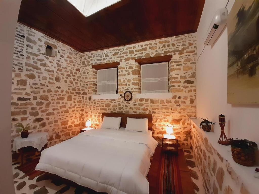 Edward Lear Hotel Berat Exterior photo