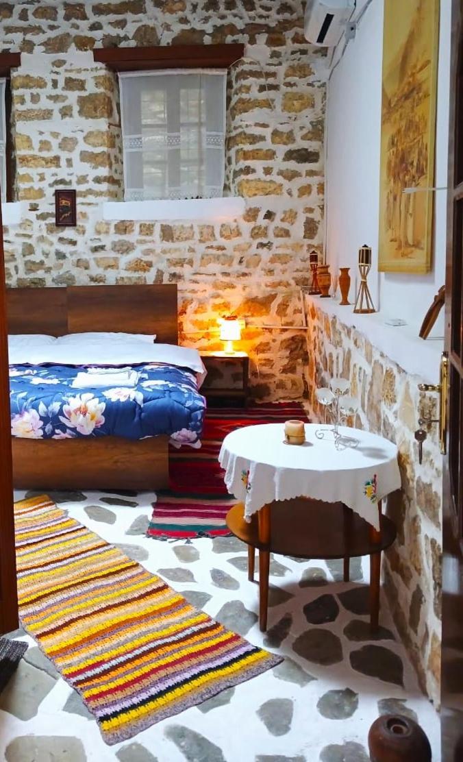 Edward Lear Hotel Berat Exterior photo